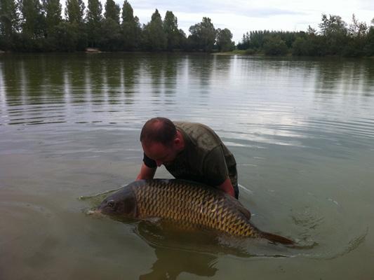 Carp Mary Died - etang-la-saussaie-big-common-88lb.jpg